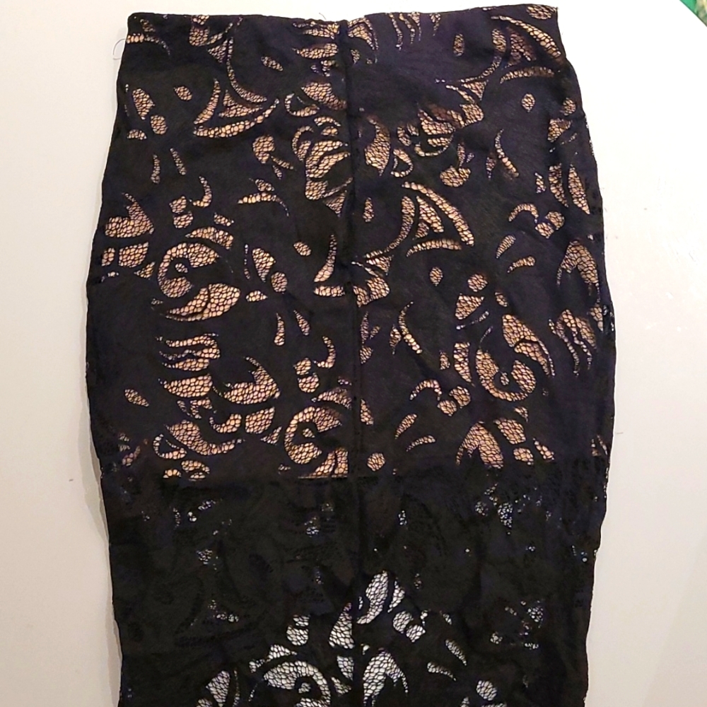 Lace skirt